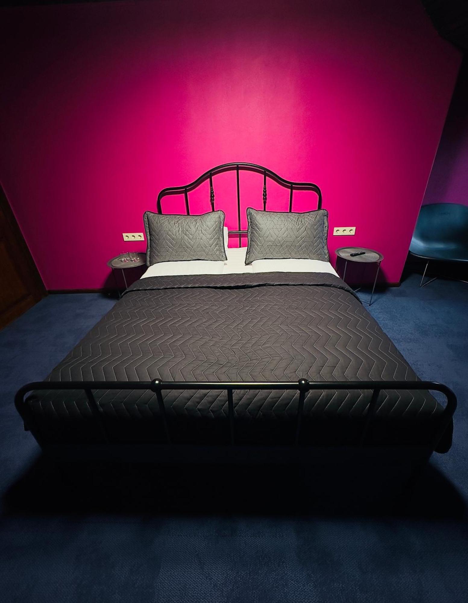 Broken Bed Hootel Kaunas Eksteriør billede